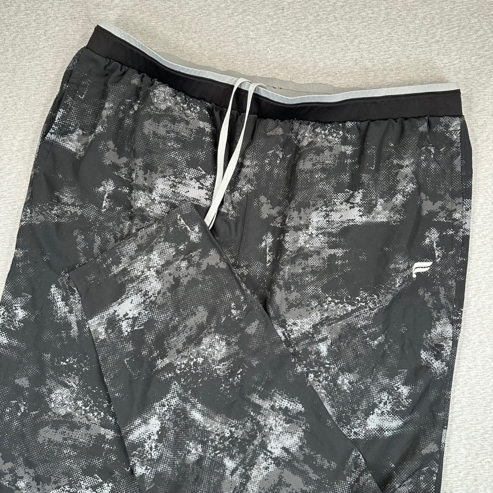 Fabletics Joggers Mens 2XL XXL Grey Black Digital Camo Training Pants Gym